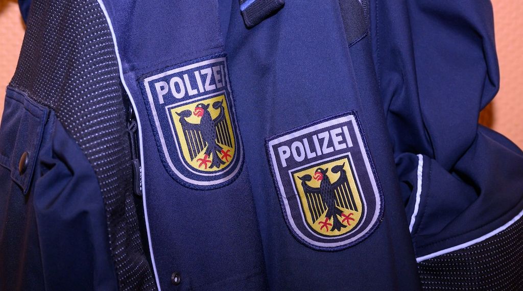 Grenzkontrolle stoppt Männer mit gefährlichen Gegenständen