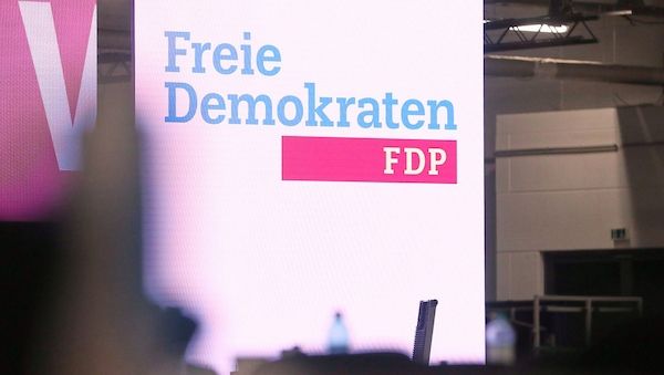 Strack-Zimmermann sucht Partner für FDP-Doppelspitze