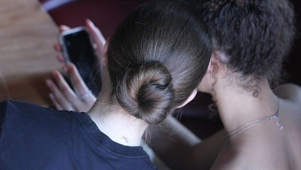 Forsa: Mehrheit will mehr Schutz für Kinder in Sozialen Medien