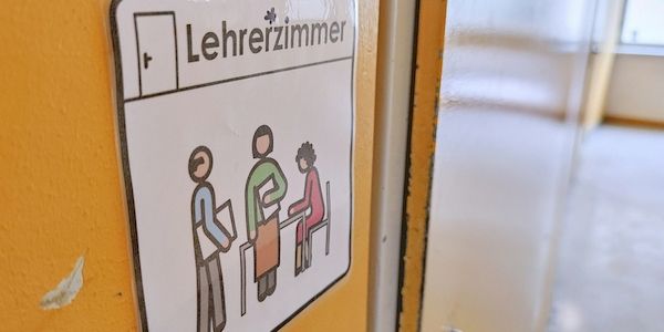 Ökonomen und Politiker wollen weniger Verbeamtungen von Lehrern