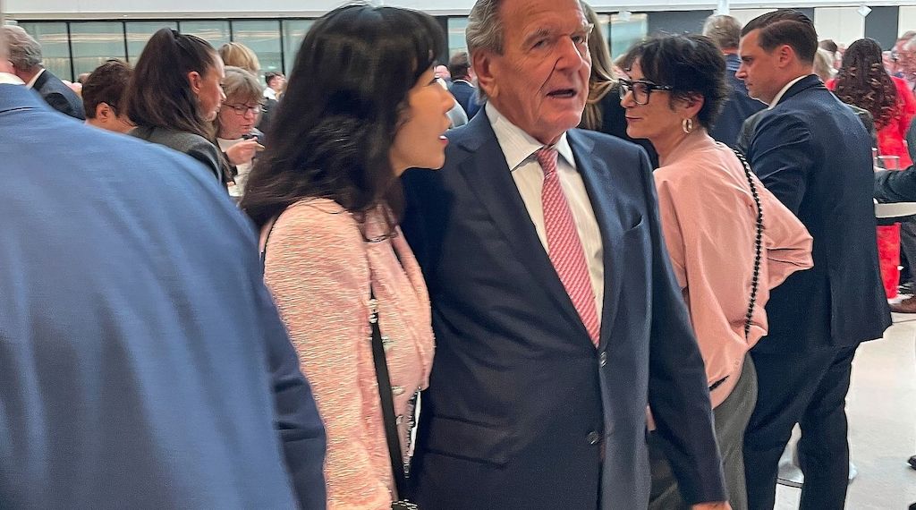 Schröder ruft SPD zu "neuer Agenda-Politik" auf