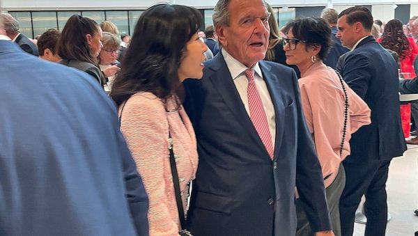 Schröder ruft SPD zu "neuer Agenda-Politik" auf