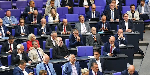 Union und SPD sehen sich in Umgang mit AfD im Bundestag bestätigt