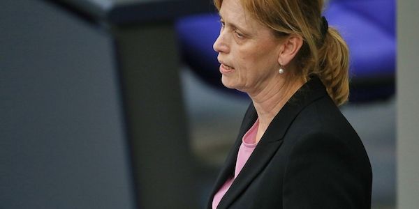 Prien verteidigt Umbau von "Demokratie leben"-Programm