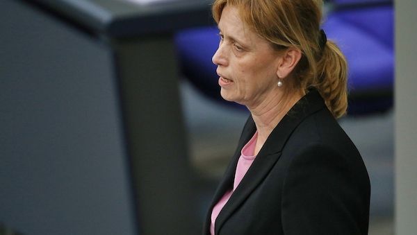 Prien verteidigt Umbau von "Demokratie leben"-Programm