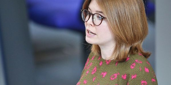 Grüne kritisieren Prien für "Demokratie leben"-Reform scharf