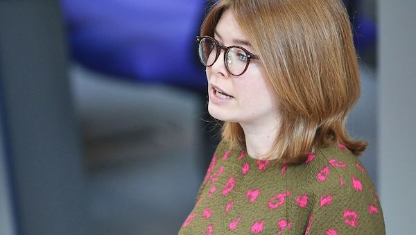 Grüne kritisieren Prien für "Demokratie leben"-Reform scharf