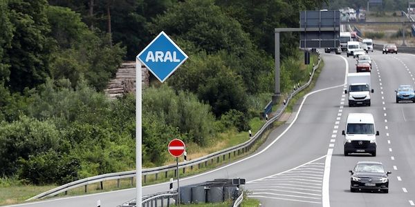 Ölkrise: Umwelthilfe fordert Tempolimit statt autofreier Sonntage
