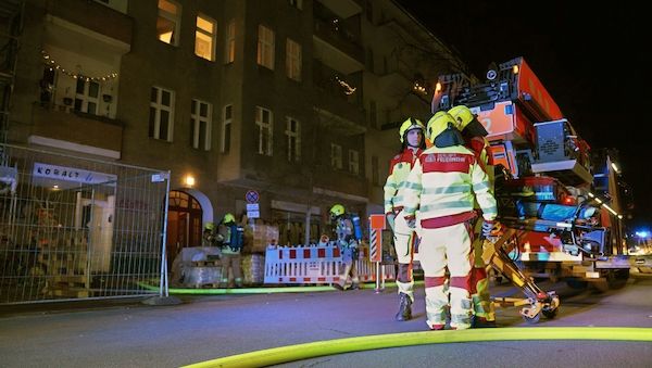 Erneuter Wohnungsbrand in Berlin-Neukölln - insgesamt zwei Verletzte