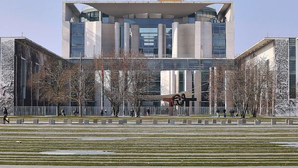 Bundesregierung verteidigt Empfang von Syriens Übergangspräsident