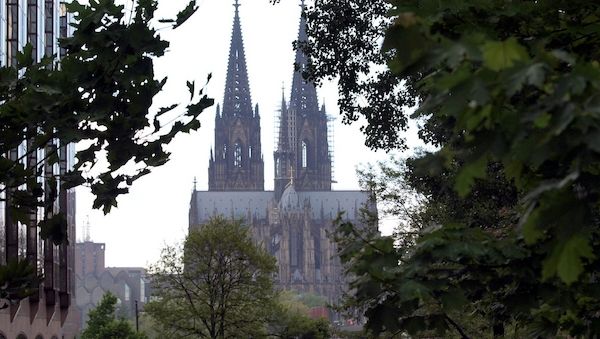 Köln sperrt Straßen wegen Weltkriegsbombe in Bilderstöckchen