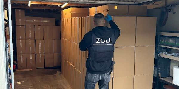 Zollfahndung schlägt gegen illegalen Zigarettenhandel in Bremen zu