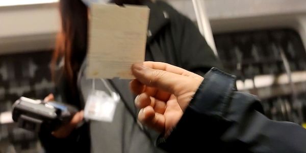 Fahrausweisprüfer in Stuttgart bei Kontrolle angegriffen