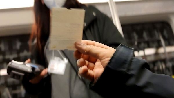 Fahrausweisprüfer in Stuttgart bei Kontrolle angegriffen