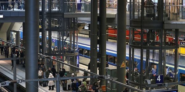 Viele Urlauber nehmen Ostern den Zug statt des Autos