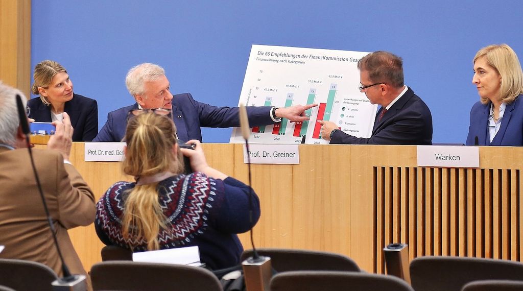 Kommission empfiehlt 66 Maßnahmen für stabile Krankenkassenbeiträge