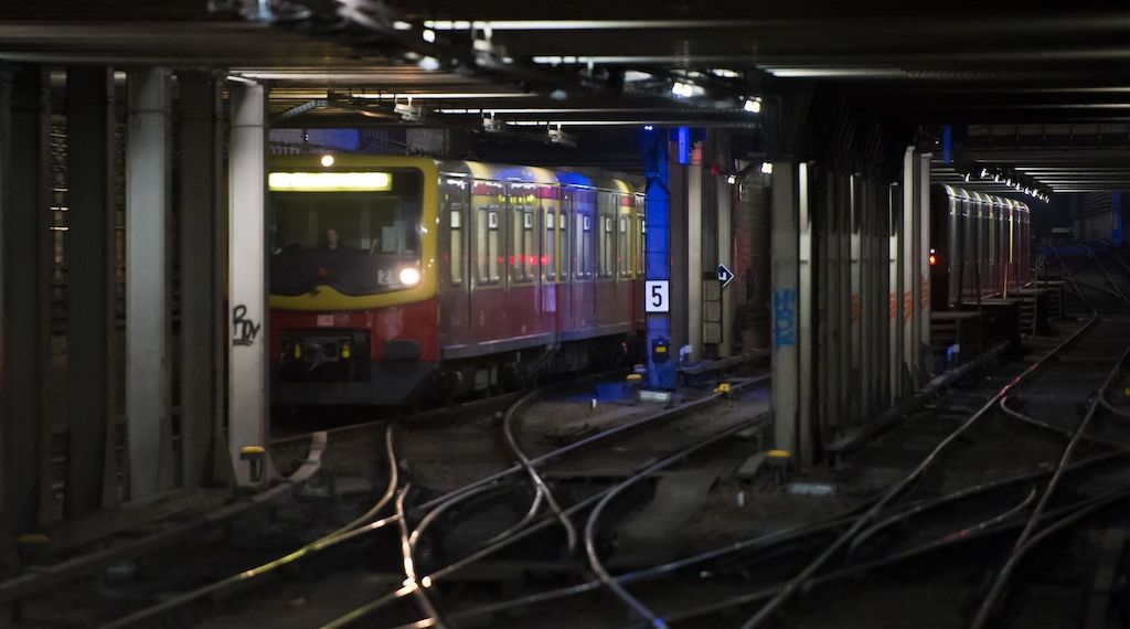 Unbekannter stört S-Bahn-Verkehr am Potsdamer Platz