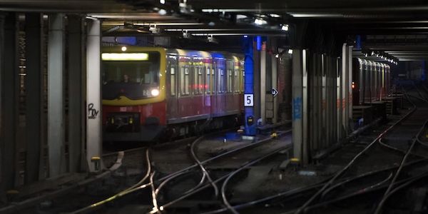 Unbekannter stört S-Bahn-Verkehr am Potsdamer Platz