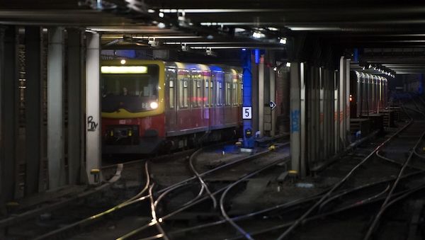 Unbekannter stört S-Bahn-Verkehr am Potsdamer Platz