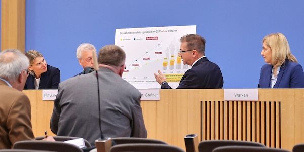 Lang und Gysi kritisieren geplante Gesundheitsreformen