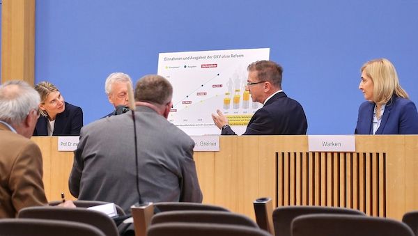 Lang und Gysi kritisieren geplante Gesundheitsreformen