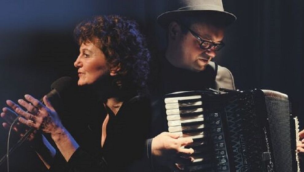 Julia Kock singt Edith Piaf im Schlosspark Theater