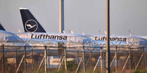 Bericht: Lufthansa prüft Kapazitätskürzung wegen Iran-Krieg