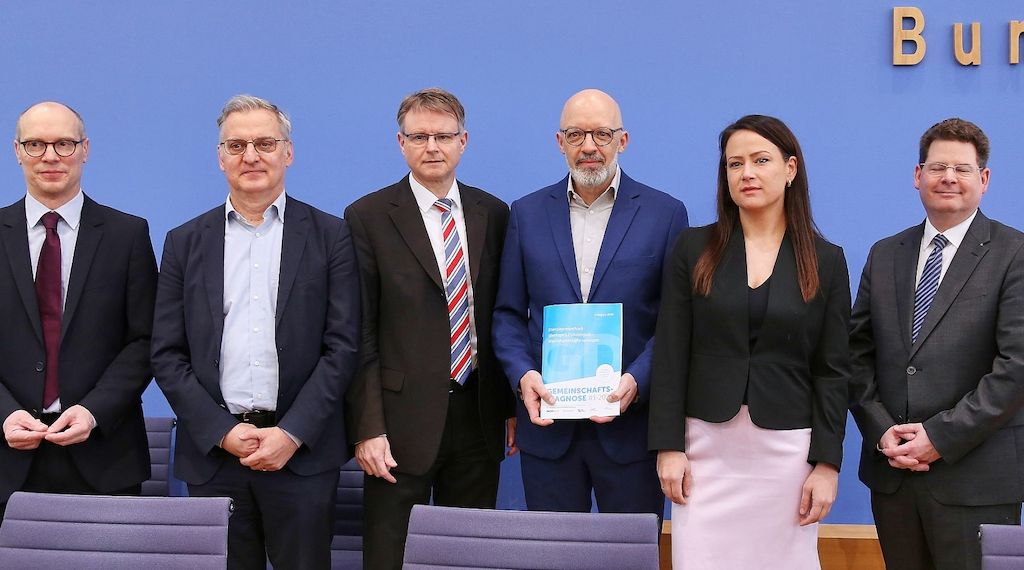 Wirtschaftsinstitute halbieren Konjunkturprognose