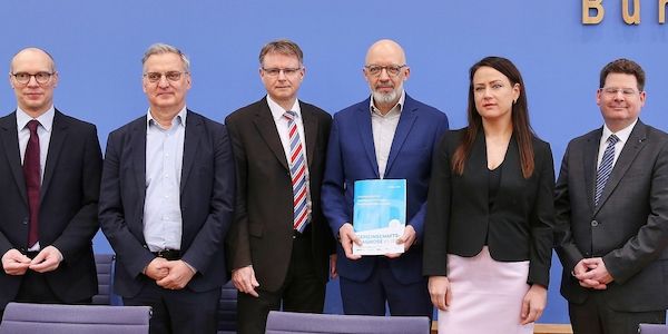 Wirtschaftsinstitute halbieren Konjunkturprognose