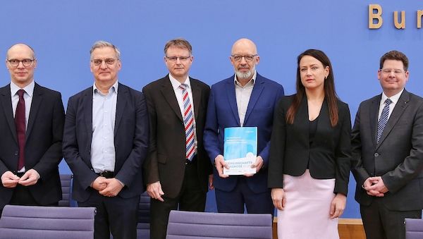 Wirtschaftsinstitute halbieren Konjunkturprognose