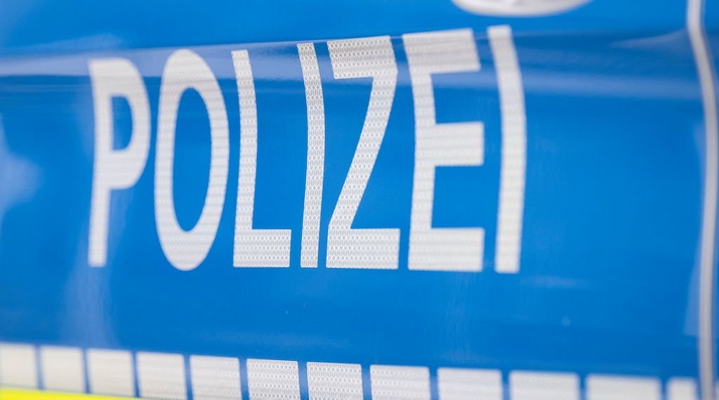 Fürstenwalde: Wütender Mann schlägt durch Trennscheibe –Busfahrer verletzt
