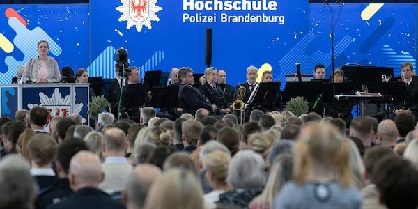 210 neue Polizeianwärter starten Ausbildung in Oranienburg