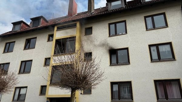 Küchenbrand in Bremerhaven führt zu Feuerwehr-Einsatz