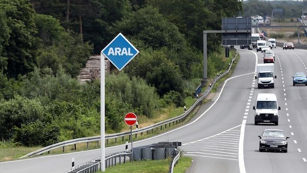 Hohe Spritpreise: Rufe nach Tempolimit werden lauter