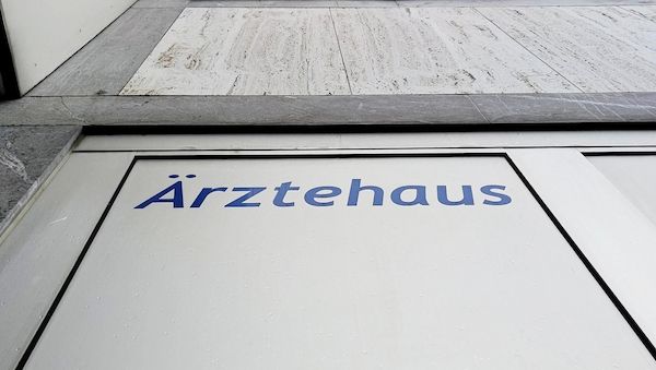 Einbruch in Ärzte- und Geschäftshaus in Verden