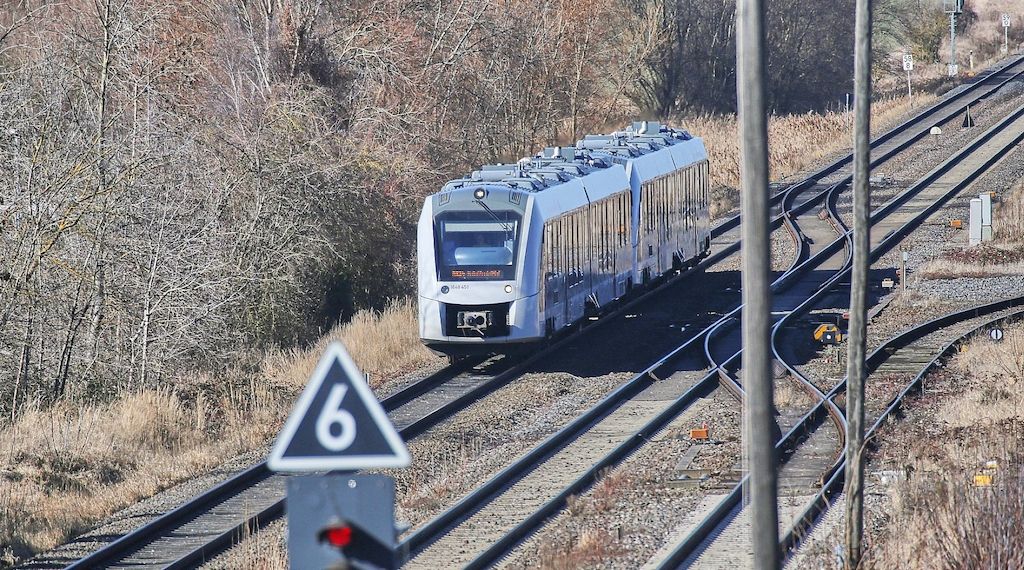 Bahngewerkschaft fordert wegen Spritpreisen günstige Zugtickets