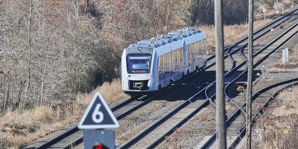 Bahngewerkschaft fordert wegen Spritpreisen günstige Zugtickets