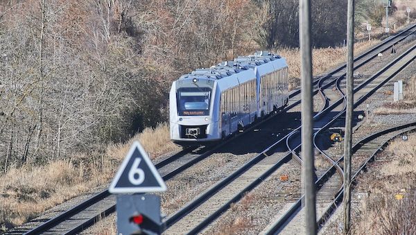 Bahngewerkschaft fordert wegen Spritpreisen günstige Zugtickets