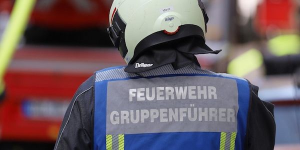 Kellerbrand in Mehrfamilienhaus in Bremen-Farge verletzt eine Person