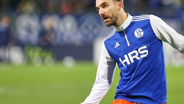 2. Liga: Schalke schlägt Karlsruhe und bleibt Tabellenführer