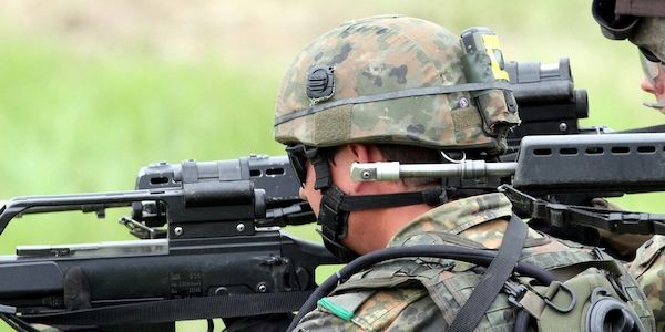 Ausreisen: Kriegsdienstgegner sehen Vorbereitung für Wehrpflicht