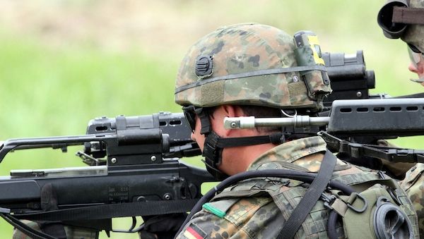 Ausreisen: Kriegsdienstgegner sehen Vorbereitung für Wehrpflicht