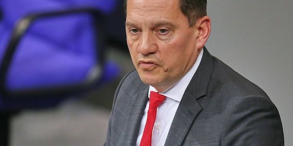 Fechner bezweifelt Genehmigungspflicht für Auslandsaufenthalte