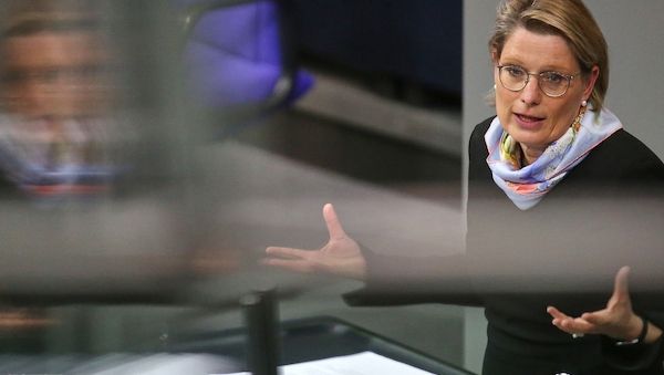 Justizministerin fordert Entkriminalisierung von Schwarzfahren