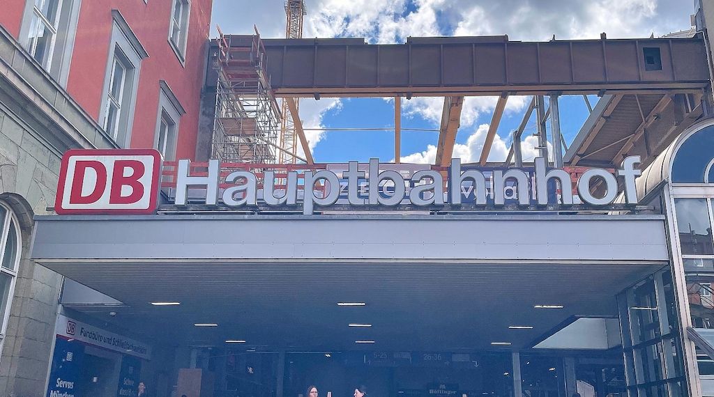 Mann zieht ICE-Notbremse und löst Betriebsstörung am Hauptbahnhof aus