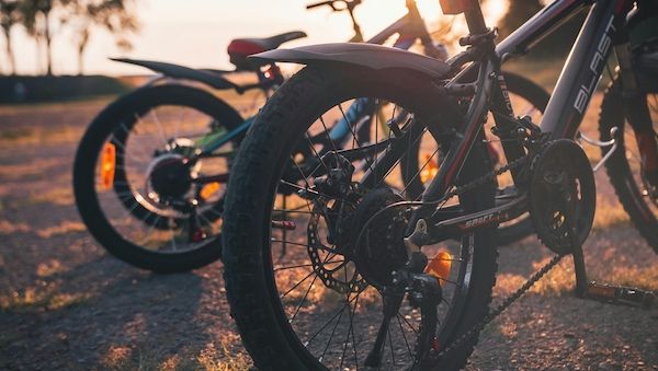 Radfahren mit Kindern: sicher auf Tour mit den ARAG-Experten