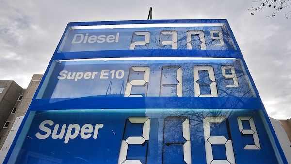 SPD fordert von Mineralölkonzernen sofortige Spritpreissenkung