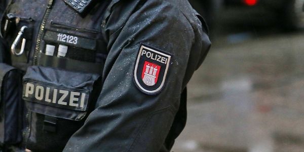 Zwei Männer nach mutmaßlichem Kartenbetrug in Hamburg festgenommen