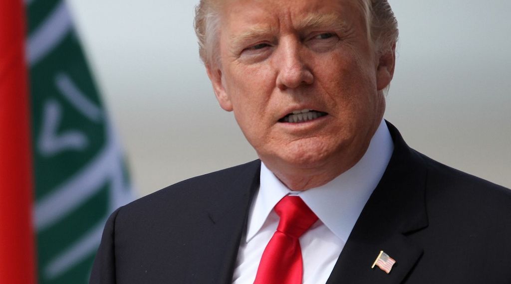 Trump droht bei Waffenlieferungen an den Iran mit Zöllen