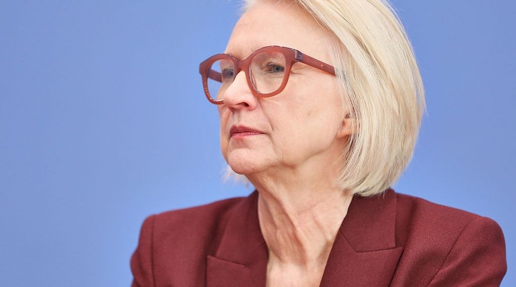 Schnitzer rechnet mit niedrigeren Spritpreisen in einigen Tagen